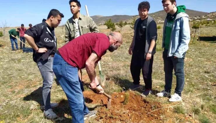 Hüyük’te şehitler anısına fidanlar toprakla buluşturuldu