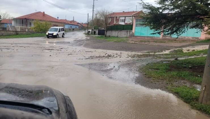 Konya’da şiddetli yağış su baskınlarına neden oldu