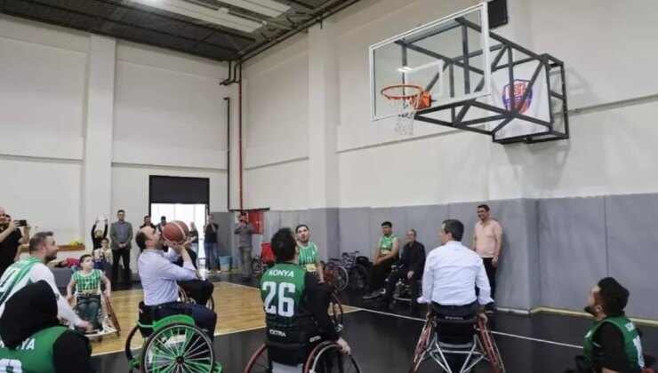 Başkan Altay Tekerlekli Sandalyeye Oturdu Engelli Basketçilerle Maç Yaptı