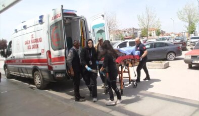 Beyşehir’de Çiftçi ve Çocuk İş Kazası Sonrası Yaralandı