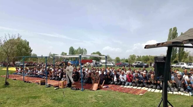 Beyşehir’de Çiftçiler Yağmur Duası Düzenliyor