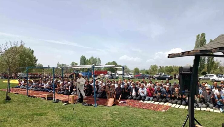 Beyşehir’de Çiftçiler Yağmur Duası Düzenliyor