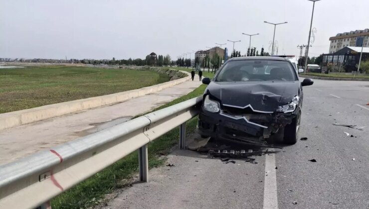 Beyşehir’de Kavşakta Otomobil Çarpışması: 2 Yaralı