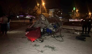 Konya’da Kontrolden Çıkan Araç Kamyona Çarptı, İki Yaralı