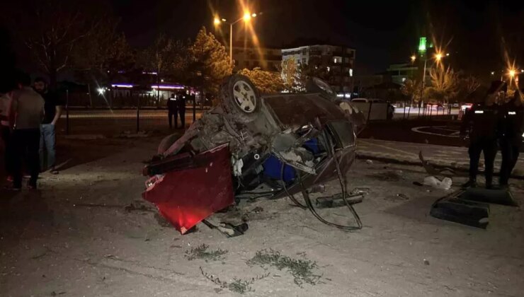 Konya’da Kontrolden Çıkan Araç Kamyona Çarptı, İki Yaralı