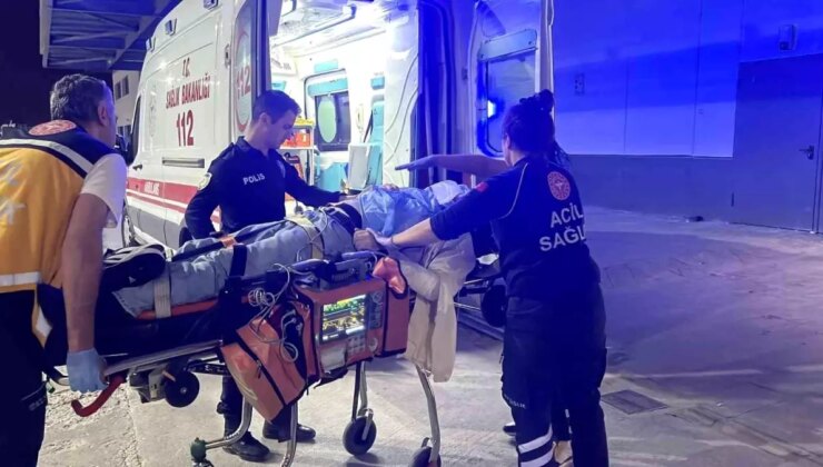 Konya’da Kontrolden Çıkan Otomobil Ağaca Çarptı: Sürücü Ağır Yaralı
