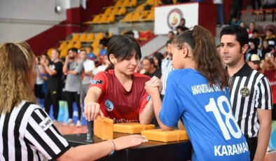 Konya’da Yıldızlar Bilek Güreşi Grup Müsabakaları Düzenleniyor