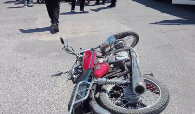 Karapınar’da Motosiklet-Kamyonet Çarpışması: 1 Yaralı