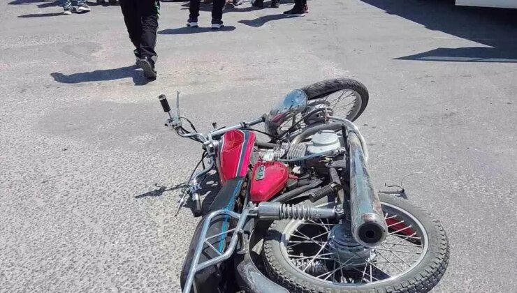 Karapınar’da Motosiklet-Kamyonet Çarpışması: 1 Yaralı