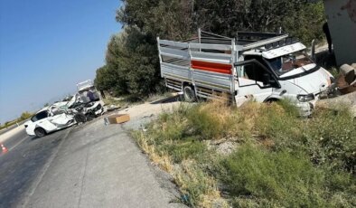 Konya’da Otomobil ve Kamyonet Çarpıştı: 1 Ölü, 5 Yaralı