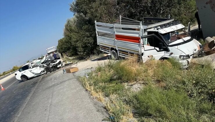 Konya’da Otomobil ve Kamyonet Çarpıştı: 1 Ölü, 5 Yaralı