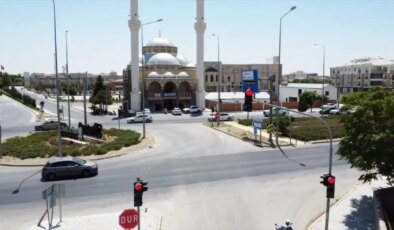 Sultanhanı Kavşağındaki Trafik Işığı Kumrulara Yuva Oldu