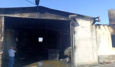 Konya’da Depoda Çıkan Yangında 2 Traktör ve Ev Zarar Gördü