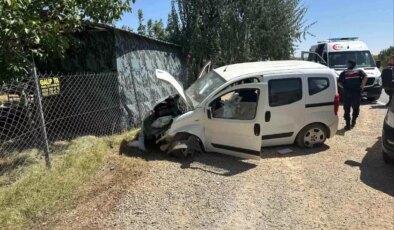 Konya’da Hafif Ticari Araç Lastiği Patladı: 2 Yaralı